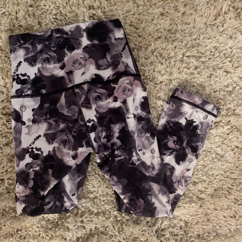 Lululemon Floral Crops Size 2